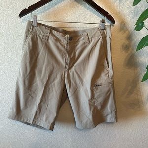 Zeroxposure lightweight beige shorts.